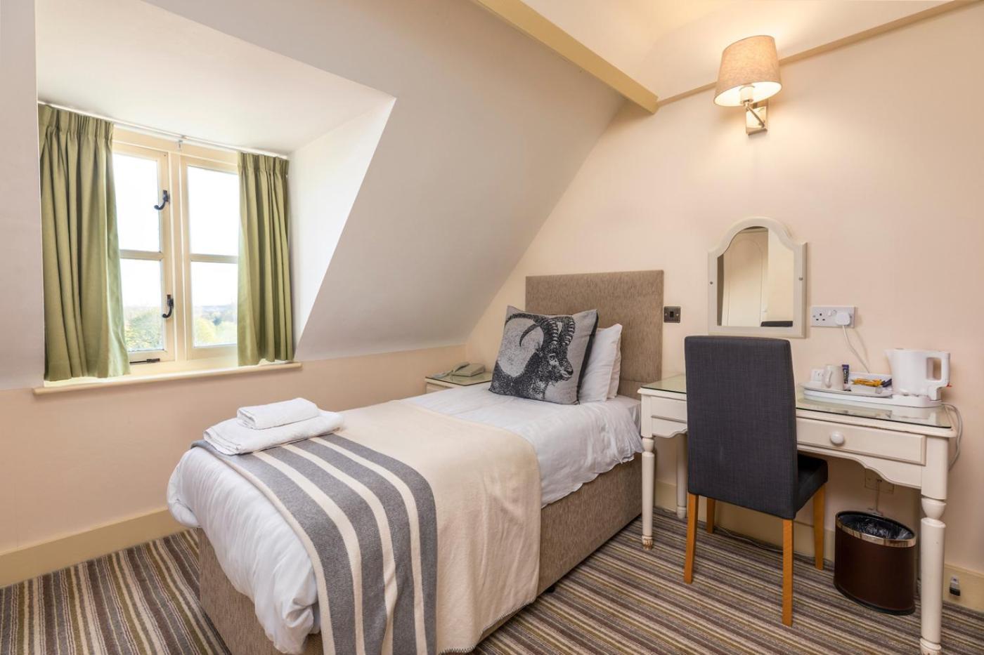 Swan Revived Hotel Milton Keynes Bagian luar foto